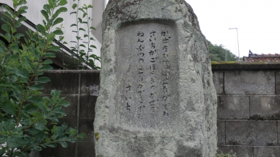 才市さんゆかりのお寺にて.JPG